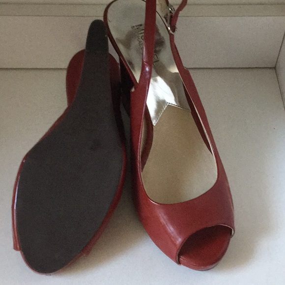 Michael Kors red patent leather wedges - Picture 3 of 3